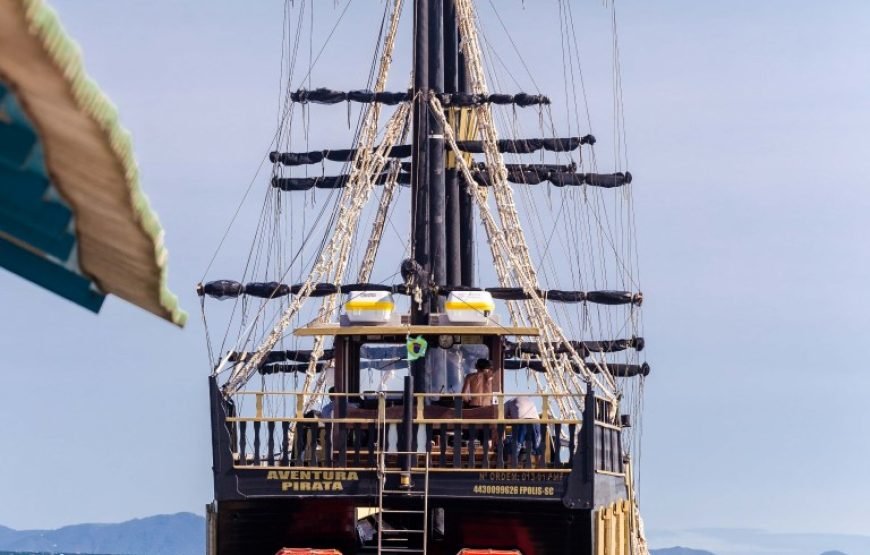 Passeio no Barco Pirata ‘Full+Fortaleza de Anhatomirim’ (saída de Canasvieiras) – By Scuna Pirata