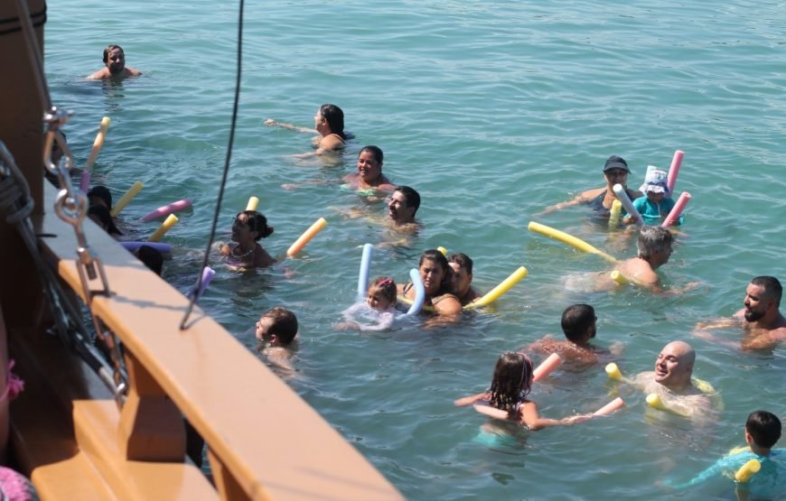 Passeio no Barco Pirata ‘Full 4h’ (Saída de Canasvieiras) – By Scuna Pirata