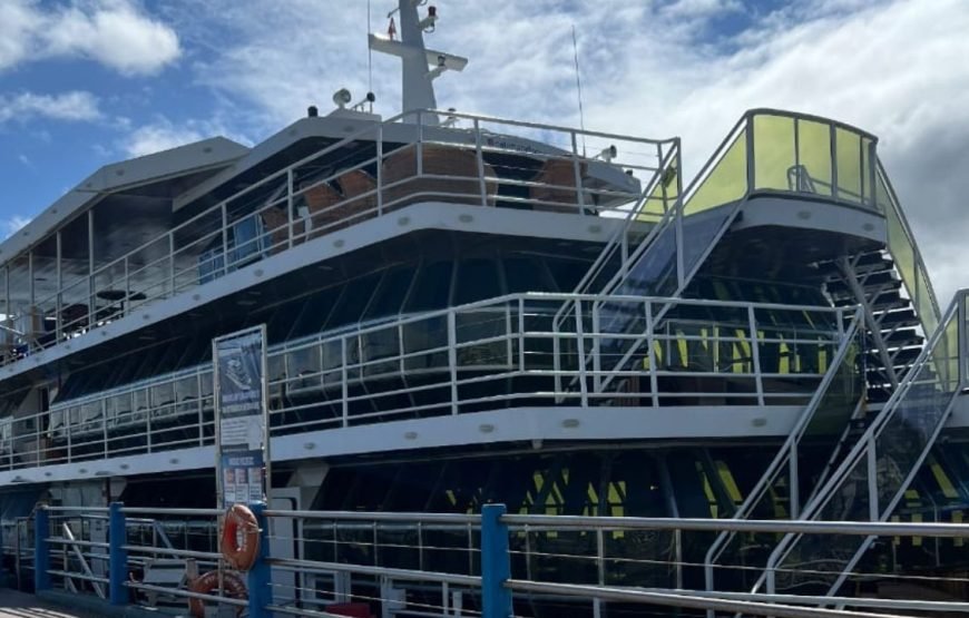 Kattamaram em Florianópolis: Navegue pela Ilha da Magia com Almoço a Bordo