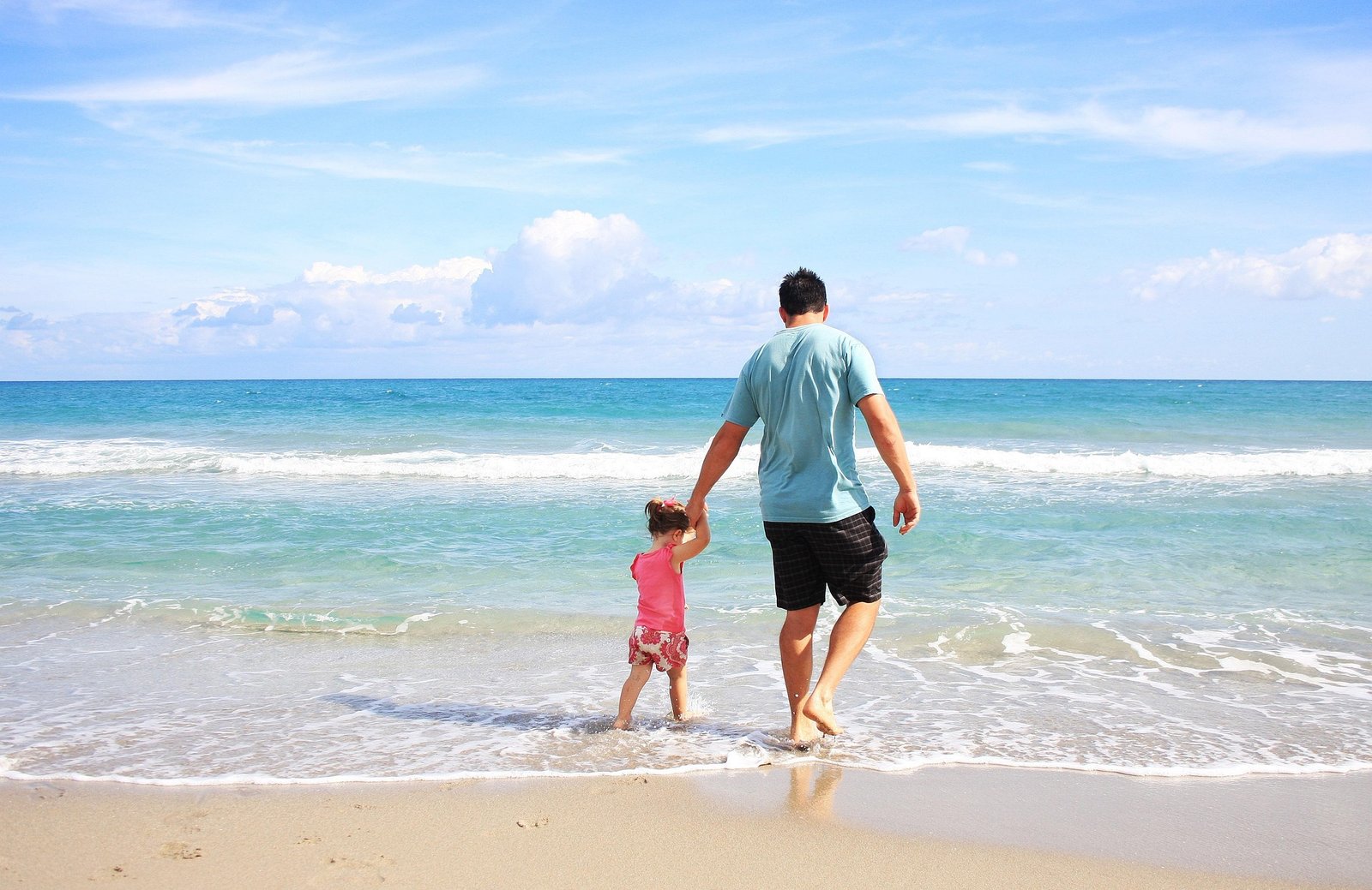 sarahbernier3140-father-pixabay