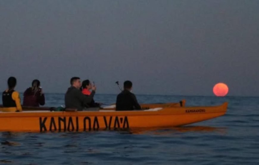 Experiência mágica: Passeio Lua Cheia de Canoa Havaiana – By Kanaloa Vaa