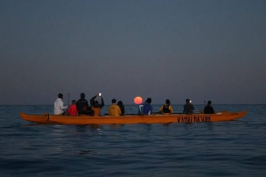 Passeio Lua cheia de Canoa Havaiana