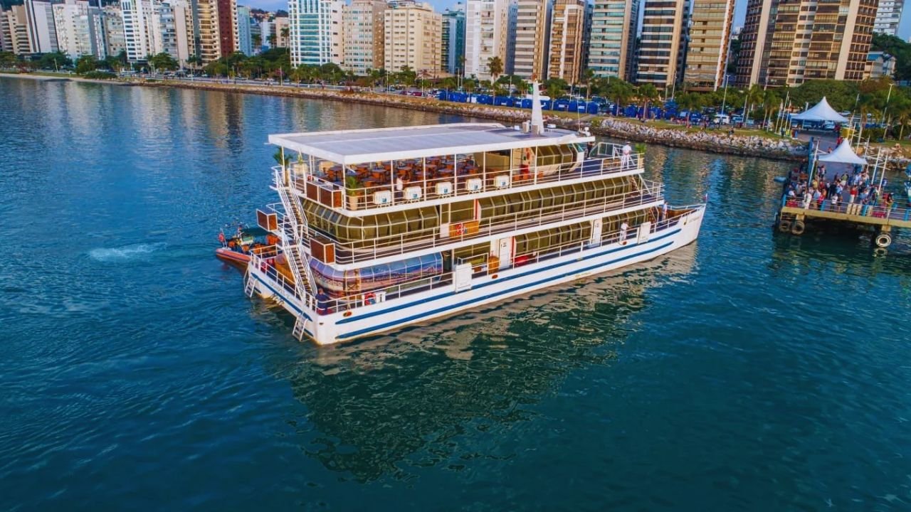 Melhores passeios de barco Catamarã em Florianópolis