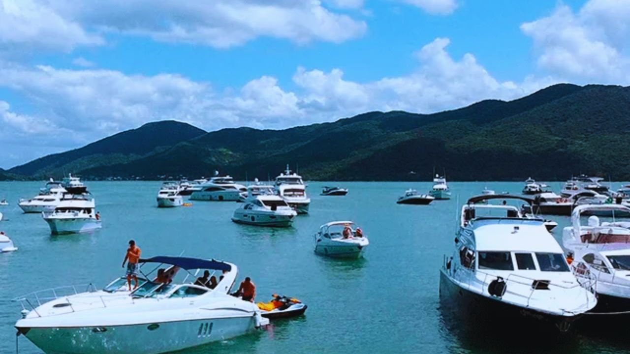 Melhores passeios de lancha em Florianópolis